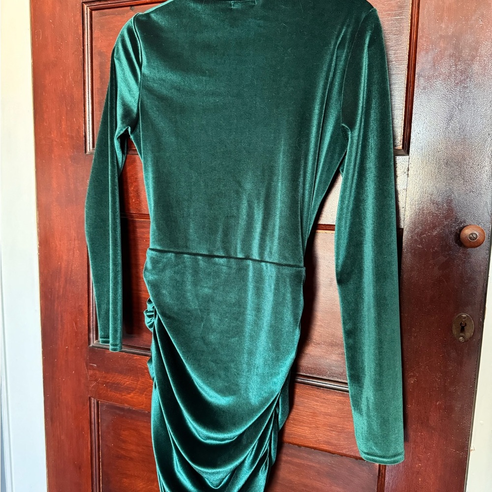 Emerald Gwen, long sleeve, cocktail dress.